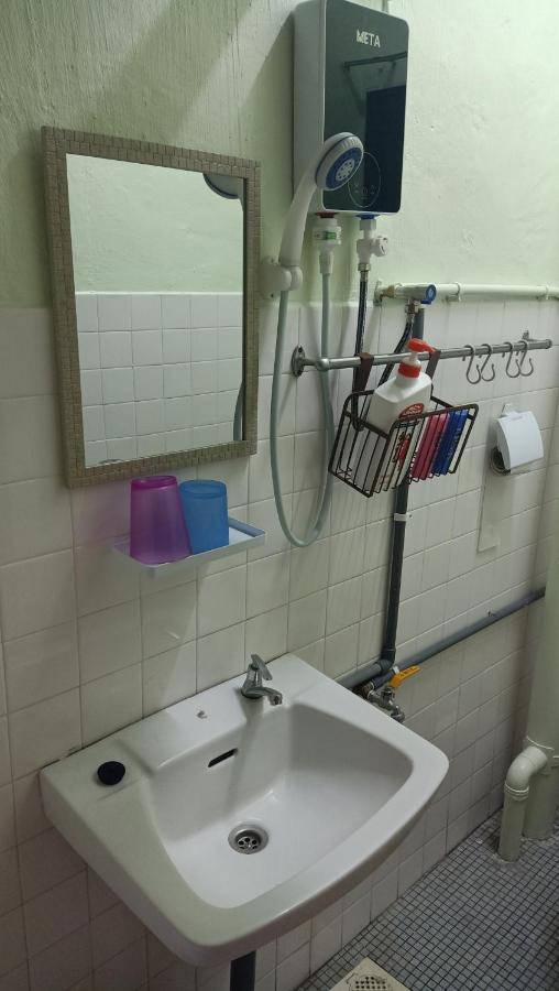 Snoopy Homestay Two Bedroom Batu Pahat Esterno foto